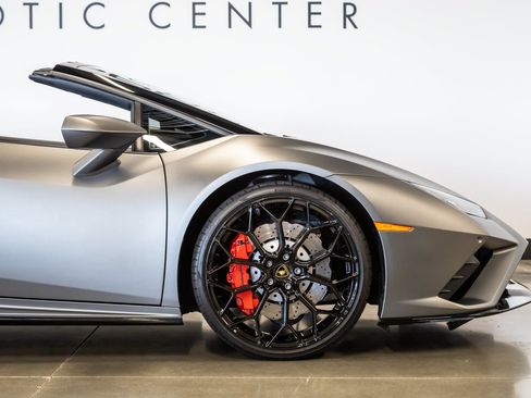 Used 2021 Lamborghini Huracan EVO RWD image 17