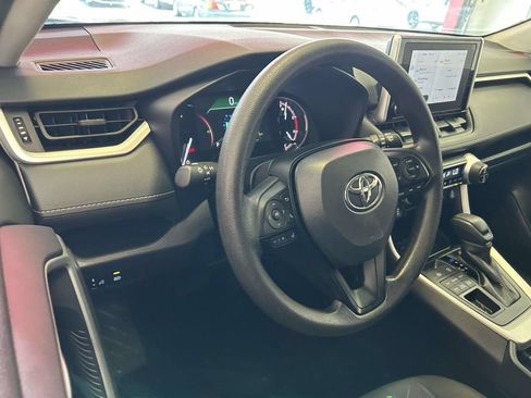 Used 2025 Toyota RAV4 XLE AWD/4WD image 13