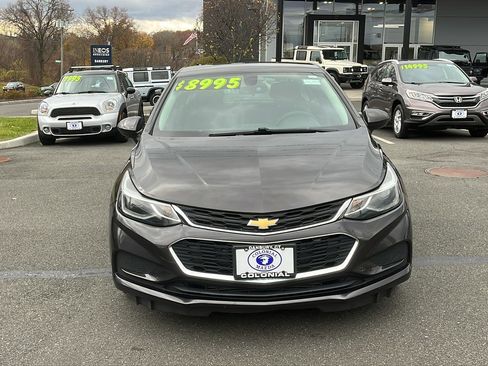 Used 2017 Chevrolet Cruze LT w/ Convenience Package image 2