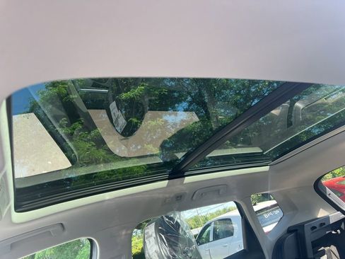 New 2025 Volkswagen Taos SE image 14