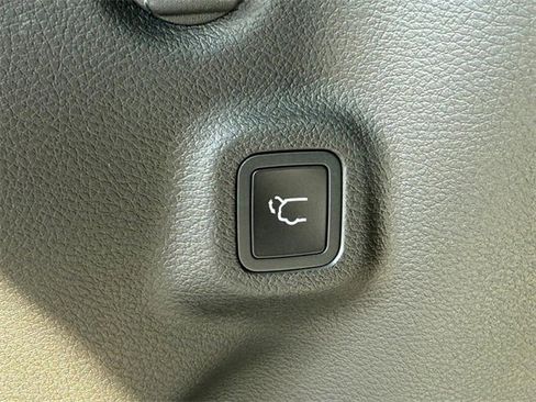 New 2025 Jeep Compass Latitude w/ Sun & Sound Group image 8