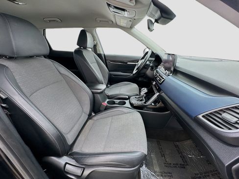 Used 2023 Kia Seltos S w/ Navigation Package FWD image 19