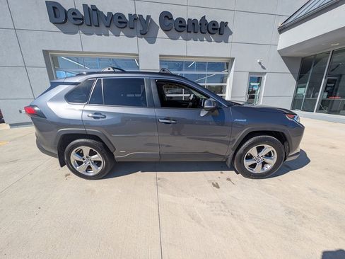 Used 2019 Toyota RAV4 Limited image 4