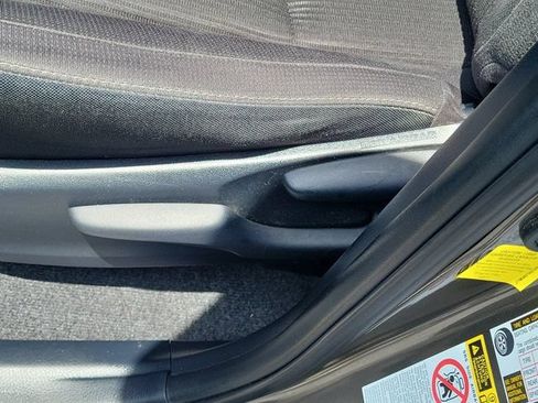Used 2015 Toyota RAV4 XLE FWD image 17