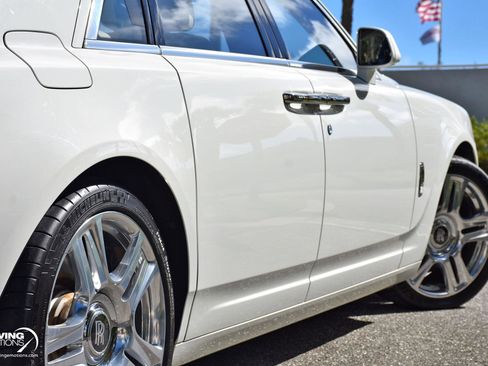 Used 2015 Rolls-Royce Ghost image 40
