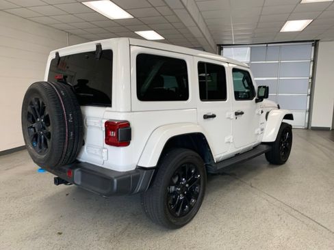 Used 2022 Jeep Wrangler Unlimited Sahara w/ Cold Weather Group AWD/4WD image 4