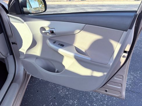 Used 2011 Toyota Corolla LE image 17