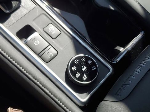 New 2026 Nissan Pathfinder SL image 33