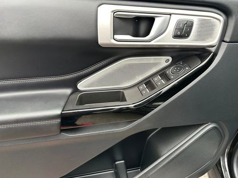 Used 2022 Ford Explorer Platinum w/ Technology Package image 24