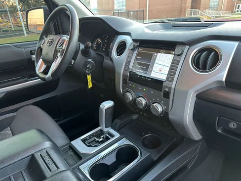 Used 2020 Toyota Tundra SR5 w/ SR5 Upgrade Package image 28