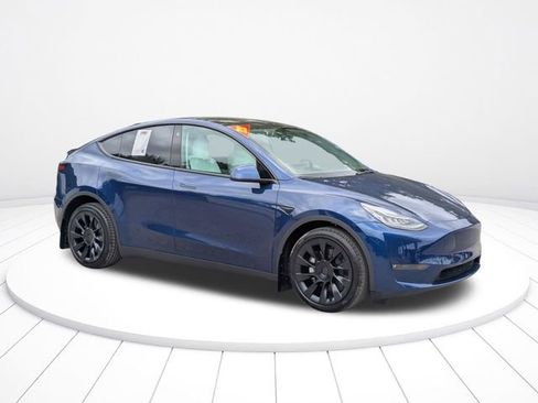 Used 2022 Tesla Model Y Long Range image 2