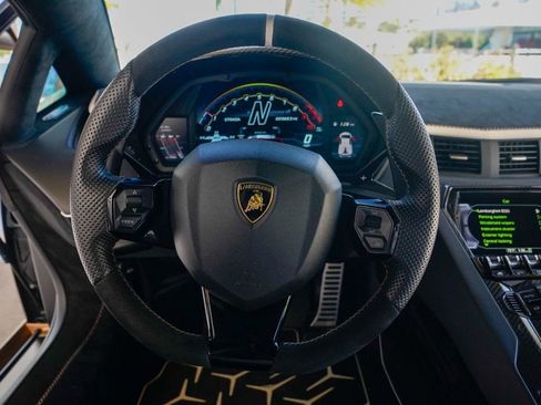 Used 2020 Lamborghini Aventador SVJ image 68