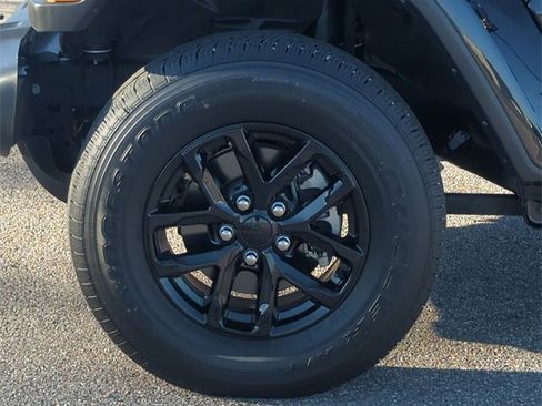 Certified 2023 Jeep Gladiator Sport image 10