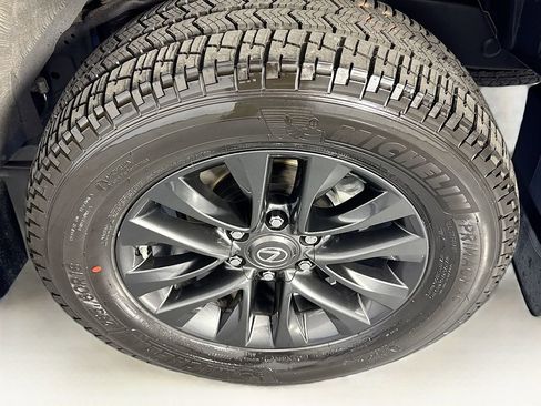 Used 2023 Lexus GX 460 Premium w/ Premium Package AWD/4WD image 29