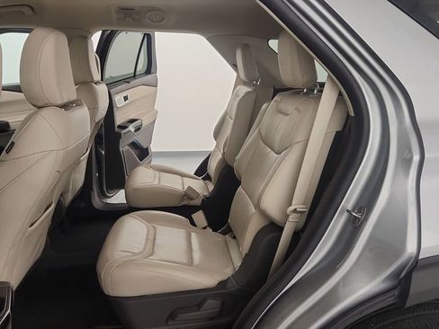 Used 2023 Ford Explorer Platinum w/ Technology Package image 16