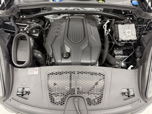 Certified 2025 Porsche Macan image 60
