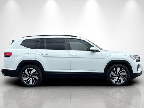 Used 2025 Volkswagen Atlas SE FWD image 3