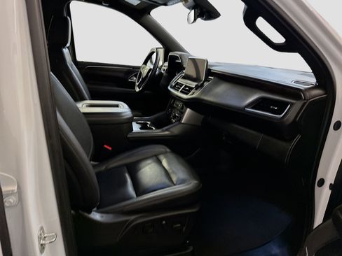 Used 2024 Chevrolet Suburban LT image 34