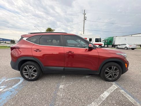 Used 2021 Kia Seltos S FWD image 2