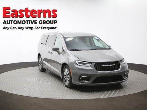 Used 2022 Chrysler Pacifica Touring-L FWD image 51