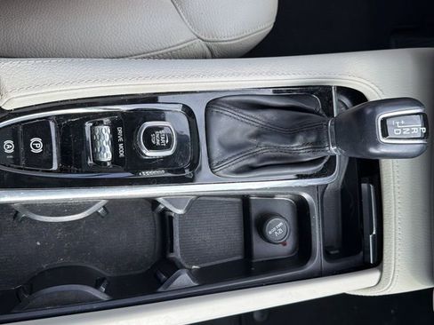 Used 2019 Volvo XC90 T6 Momentum image 26