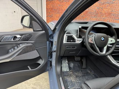 New 2026 BMW X7 xDrive40i w/ Premium Package image 9