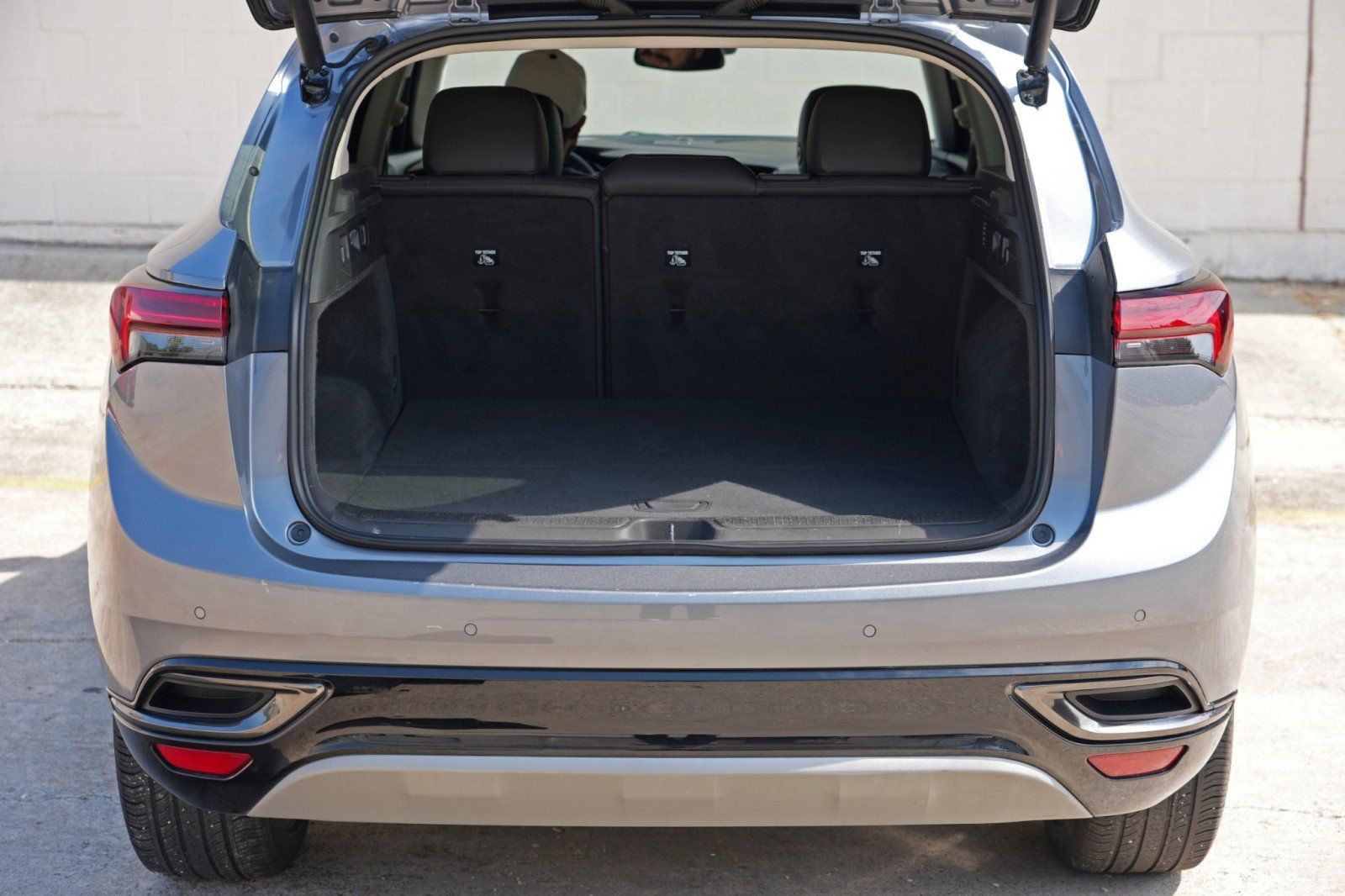 Used 2022 Buick Envision Essence w/ Sport Touring Package FWD image 9