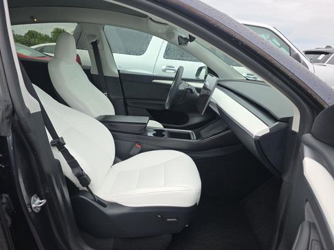 Used 2024 Tesla Model Y Long Range RWD image 7