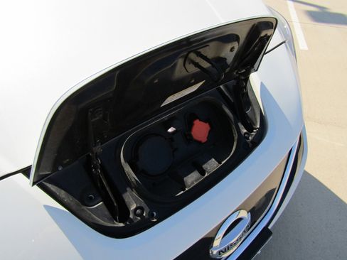 Used 2019 Nissan Leaf SL w/ SL Technology Package image 34