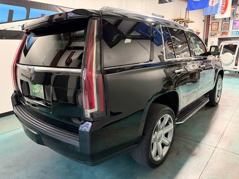 Used 2019 Cadillac Escalade Luxury image 6