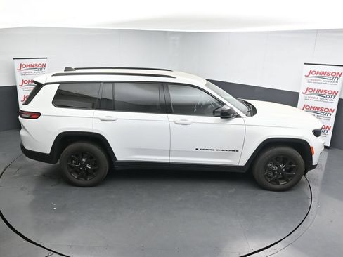 Used 2024 Jeep Grand Cherokee L Laredo AWD/4WD image 17