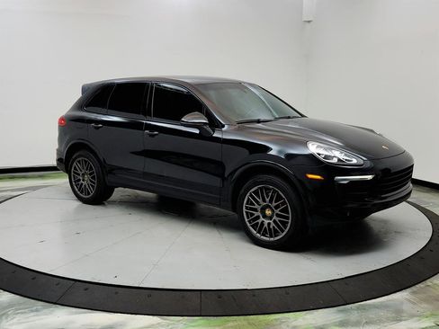 Used 2017 Porsche Cayenne Platinum Edition image 3