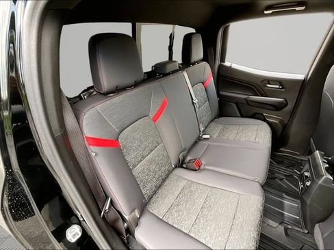 Used 2025 Chevrolet Colorado Z71 AWD/4WD image 17