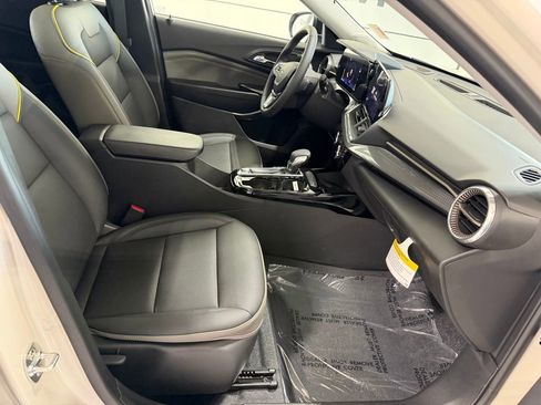 New 2026 Chevrolet Trax ACTIV w/ Sunroof Package FWD image 29