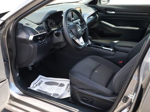 Used 2025 Nissan Altima 2.5 SV FWD image 10