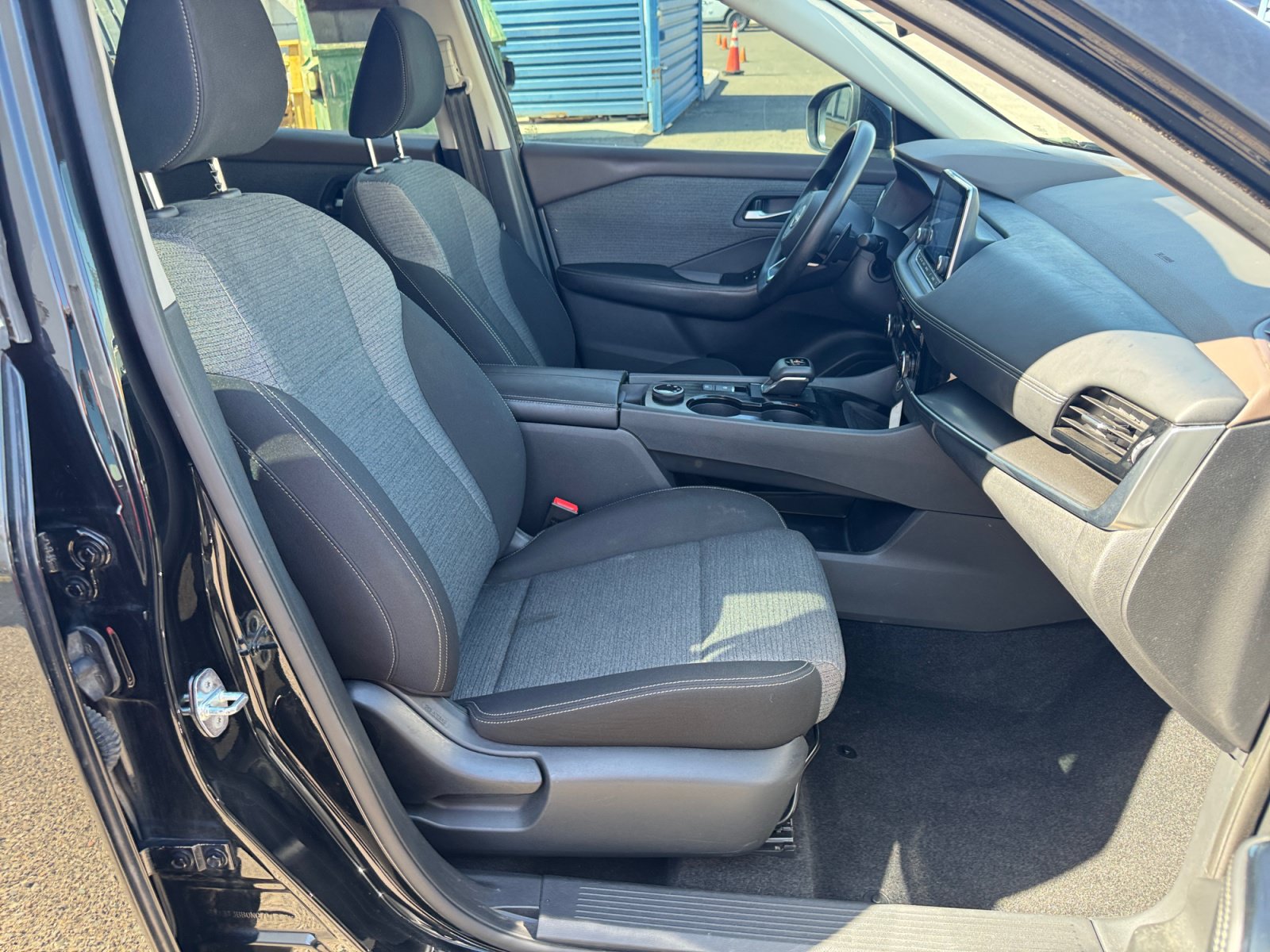 Used 2022 Nissan Rogue SV AWD/4WD image 28