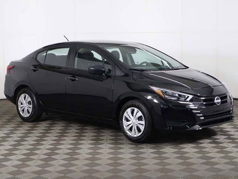 Used 2025 Nissan Versa S FWD image 2
