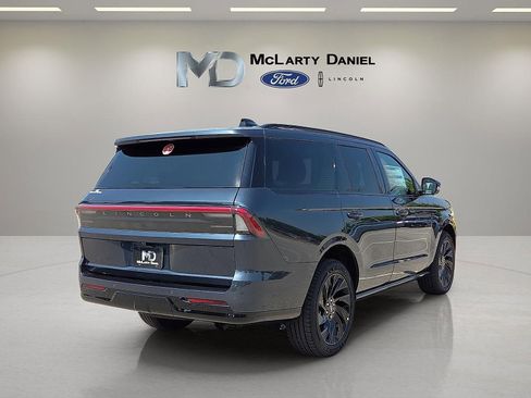 New 2025 Lincoln Navigator Reserve w/ Jet Appearance Package image 5