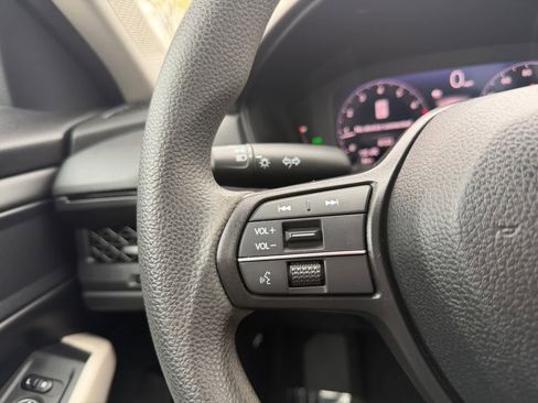 Used 2023 Honda Accord EX image 23