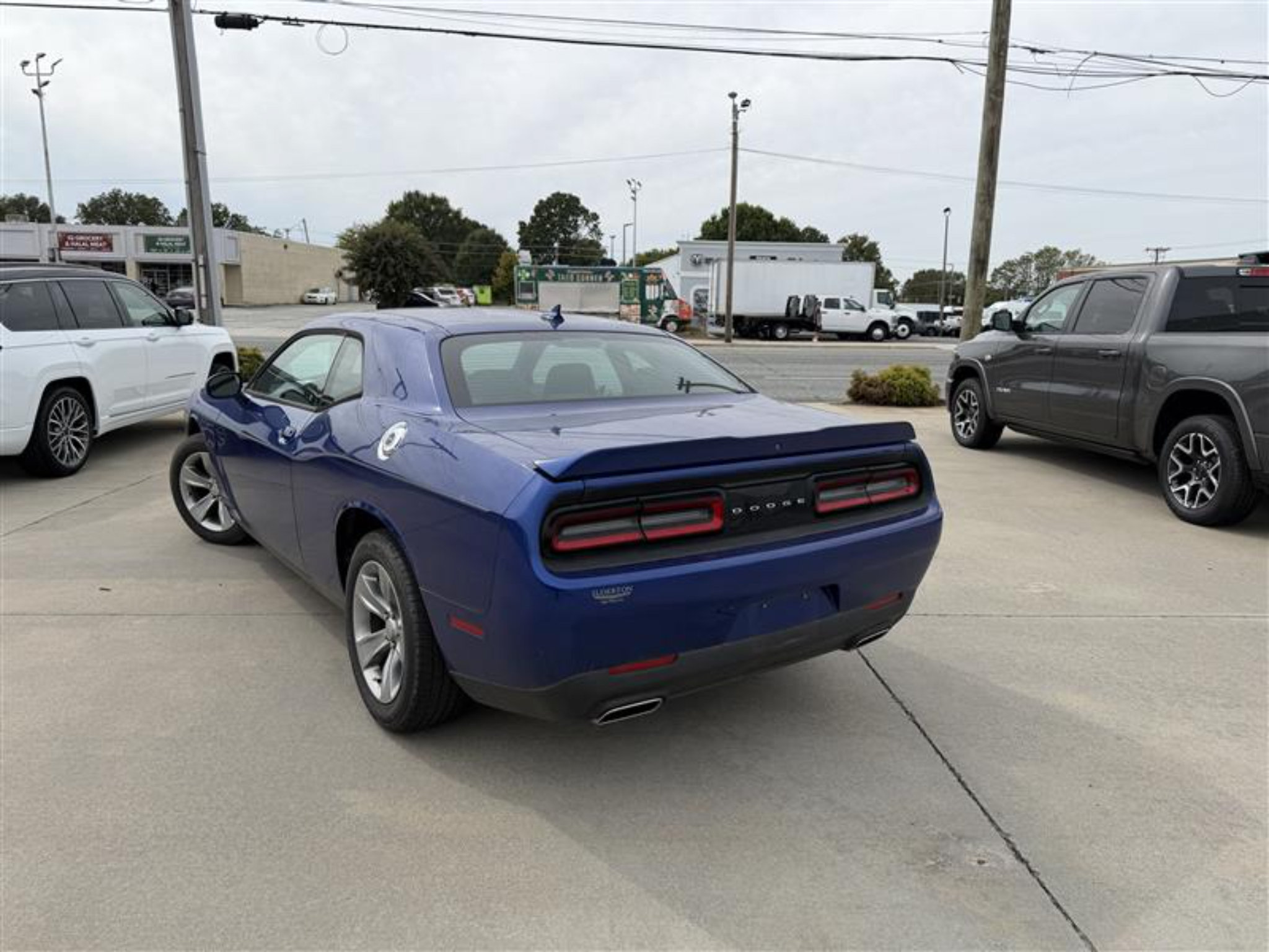 Used 2020 Dodge Challenger SXT RWD image 4
