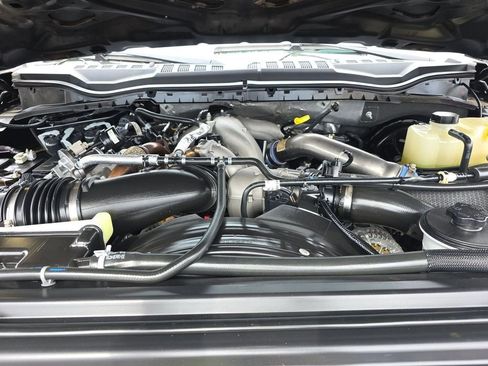 Used 2020 Ford F250 XLT w/ FX4 Off-Road Package image 13