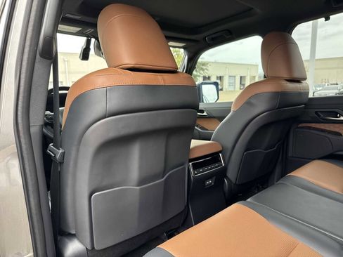 Used 2024 Lexus GX 550 image 16