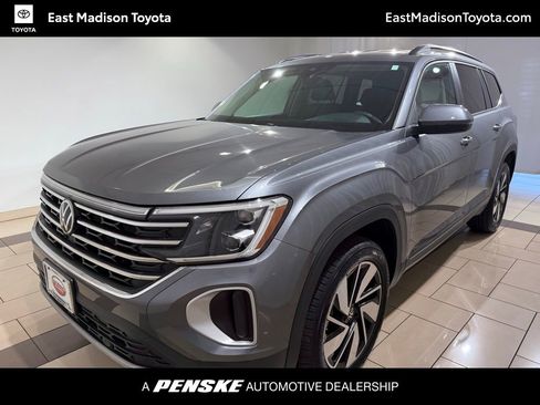 Used 2025 Volkswagen Atlas SE image 1