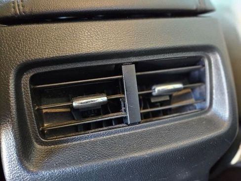 Used 2021 Ford Edge SE image 26