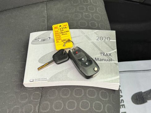 Used 2020 Chevrolet Trax LS AWD/4WD image 27