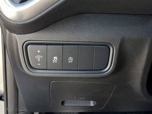 Used 2023 Kia Soul LX w/ LX Technology Package FWD image 24