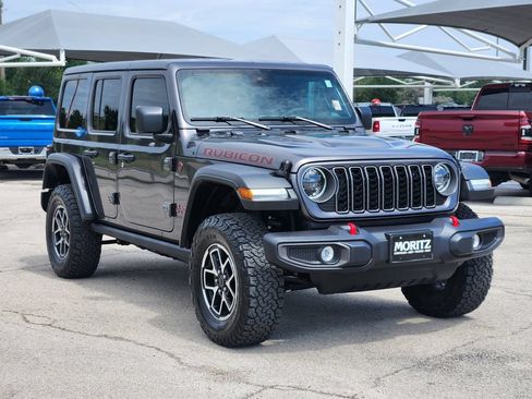 Used 2025 Jeep Wrangler Unlimited Rubicon AWD/4WD image 3