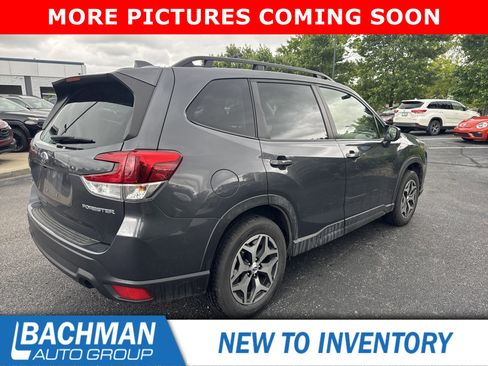 Used 2022 Subaru Forester Premium AWD/4WD image 3