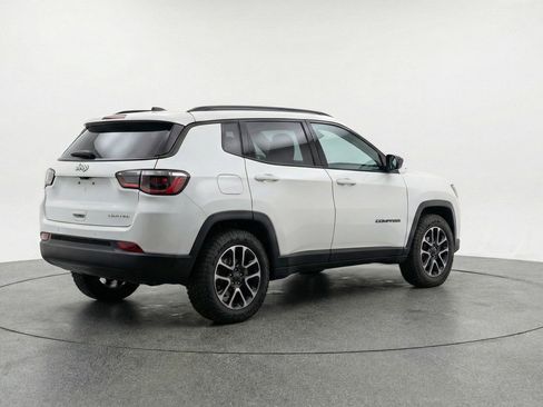 Used 2025 Jeep Compass Trailhawk AWD/4WD image 9
