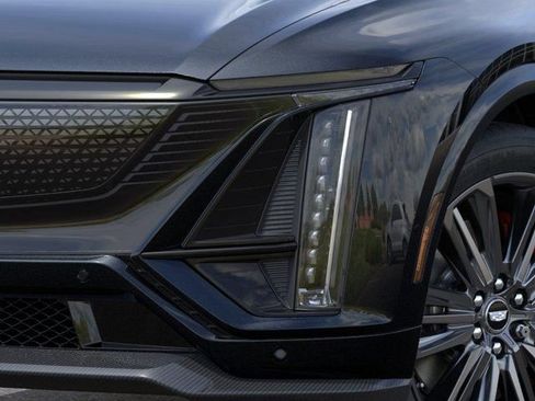 New 2026 Cadillac Lyriq V w/ Exterior Carbon Fiber Package AWD/4WD image 10